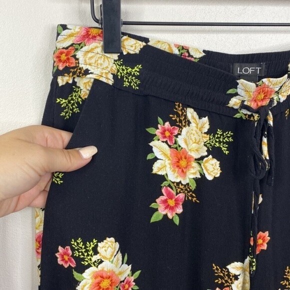 LOFT Black Floral Wide Leg Cropped Women's Pants Size Small - Picture 3 of 7